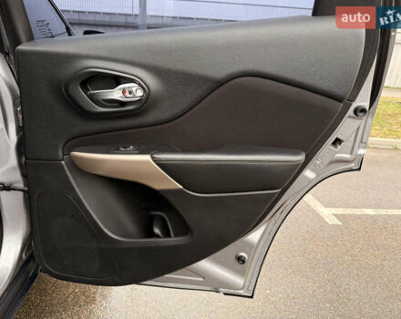 Сірий Джип Cherokee, об'ємом двигуна 2.36 л та пробігом 140 тис. км за 12500 $, фото 30 на Automoto.ua