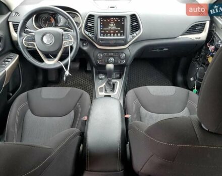 Серый Джип Чероки, объемом двигателя 3.24 л и пробегом 75 тыс. км за 3000 $, фото 7 на Automoto.ua