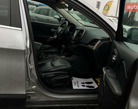 Серый Джип Чероки, объемом двигателя 2.4 л и пробегом 173 тыс. км за 16000 $, фото 11 на Automoto.ua