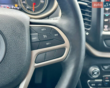 Джип Cherokee 2017 у Вінниці на Automoto.ua Сірий Джип Cherokee, об'ємом двигуна 2.4 л та пробігом 136 тис. км за 16777 $, фото 65 на Automoto.ua