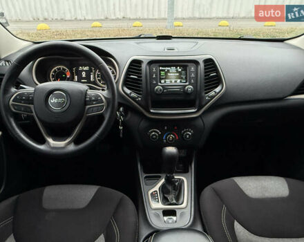 Сірий Джип Cherokee, об'ємом двигуна 2.36 л та пробігом 140 тис. км за 12500 $, фото 21 на Automoto.ua