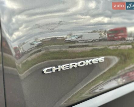 Джип Cherokee 2017 у Вінниці на Automoto.ua Сірий Джип Cherokee, об'ємом двигуна 2.4 л та пробігом 136 тис. км за 16777 $, фото 7 на Automoto.ua