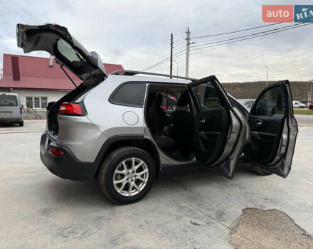 Серый Джип Чероки, объемом двигателя 2.4 л и пробегом 180 тыс. км за 13650 $, фото 12 на Automoto.ua