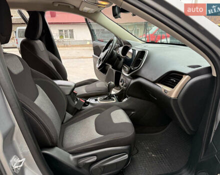 Серый Джип Чероки, объемом двигателя 2.4 л и пробегом 180 тыс. км за 13650 $, фото 13 на Automoto.ua