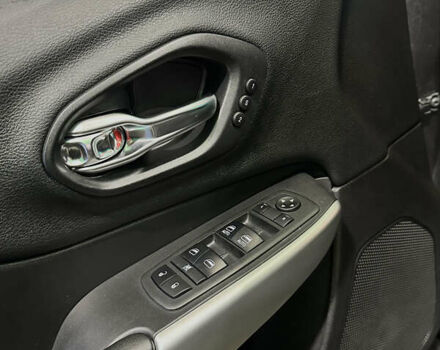 Серый Джип Чероки, объемом двигателя 3.24 л и пробегом 201 тыс. км за 16300 $, фото 84 на Automoto.ua