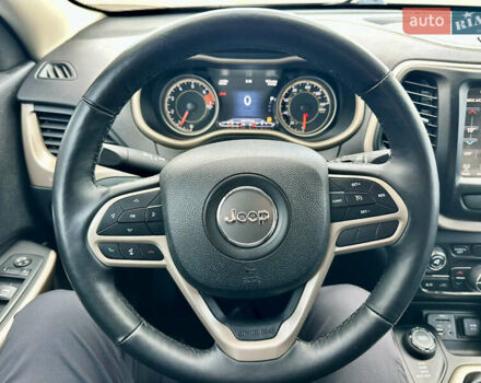 Джип Cherokee 2017 у Вінниці на Automoto.ua Сірий Джип Cherokee, об'ємом двигуна 2.4 л та пробігом 136 тис. км за 16777 $, фото 57 на Automoto.ua