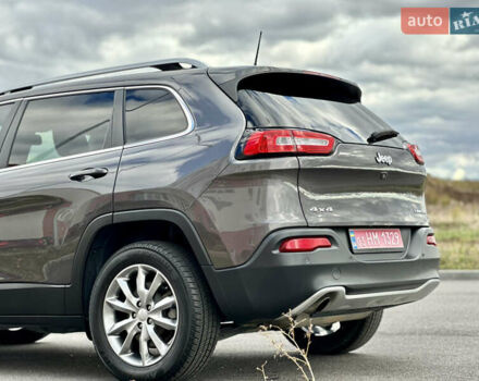 Джип Cherokee 2017 у Вінниці на Automoto.ua Сірий Джип Cherokee, об'ємом двигуна 2.4 л та пробігом 136 тис. км за 16777 $, фото 26 на Automoto.ua