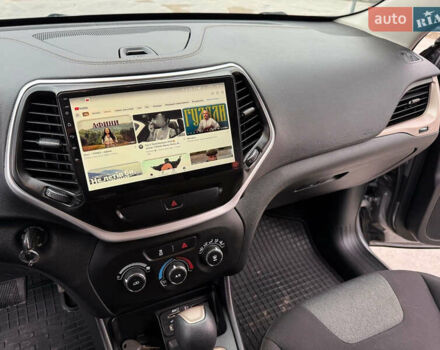 Серый Джип Чероки, объемом двигателя 2.4 л и пробегом 180 тыс. км за 13650 $, фото 20 на Automoto.ua