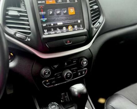 Серый Джип Чероки, объемом двигателя 2.36 л и пробегом 137 тыс. км за 14500 $, фото 24 на Automoto.ua