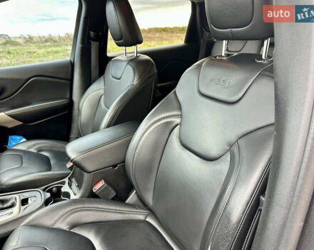 Джип Cherokee 2017 у Вінниці на Automoto.ua Сірий Джип Cherokee, об'ємом двигуна 2.4 л та пробігом 136 тис. км за 16777 $, фото 53 на Automoto.ua