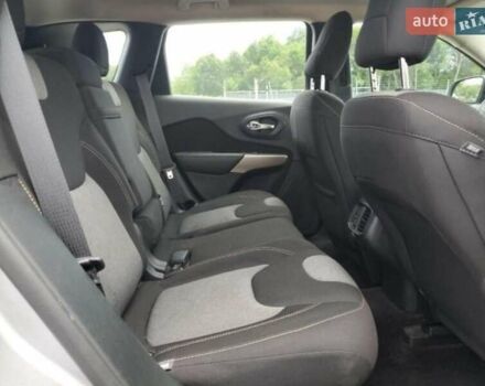Сірий Джип Cherokee, об'ємом двигуна 2.36 л та пробігом 180 тис. км за 7700 $, фото 10 на Automoto.ua