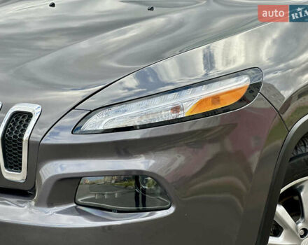 Джип Cherokee 2017 у Вінниці на Automoto.ua Сірий Джип Cherokee, об'ємом двигуна 2.4 л та пробігом 136 тис. км за 16777 $, фото 2 на Automoto.ua