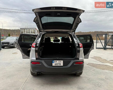 Серый Джип Чероки, объемом двигателя 2.4 л и пробегом 180 тыс. км за 13650 $, фото 11 на Automoto.ua