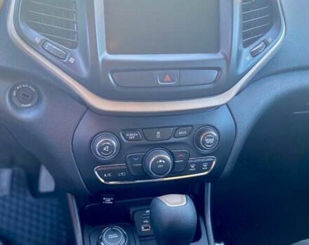 Серый Джип Чероки, объемом двигателя 2.36 л и пробегом 139 тыс. км за 13500 $, фото 11 на Automoto.ua