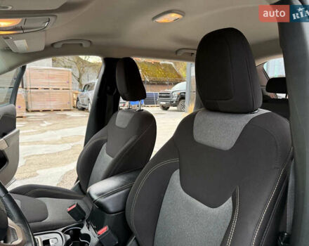 Серый Джип Чероки, объемом двигателя 2.4 л и пробегом 180 тыс. км за 13650 $, фото 18 на Automoto.ua