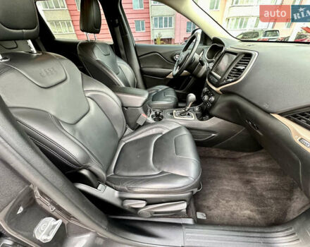 Джип Cherokee 2017 у Вінниці на Automoto.ua Сірий Джип Cherokee, об'ємом двигуна 2.4 л та пробігом 136 тис. км за 16777 $, фото 81 на Automoto.ua