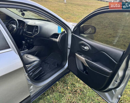 Серый Джип Чероки, объемом двигателя 3.24 л и пробегом 144 тыс. км за 17000 $, фото 22 на Automoto.ua