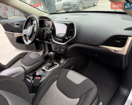 Серый Джип Чероки, объемом двигателя 2.4 л и пробегом 180 тыс. км за 13650 $, фото 14 на Automoto.ua