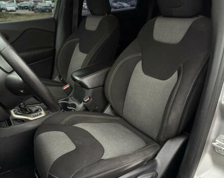 Сірий Джип Cherokee, об'ємом двигуна 2.36 л та пробігом 140 тис. км за 12500 $, фото 18 на Automoto.ua