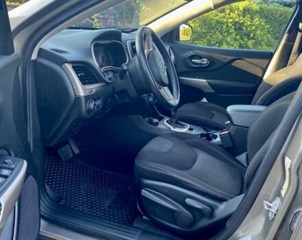 Серый Джип Чероки, объемом двигателя 2.36 л и пробегом 139 тыс. км за 13500 $, фото 10 на Automoto.ua