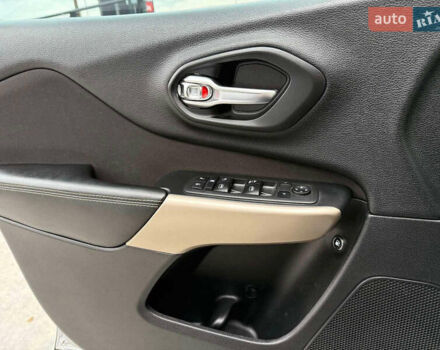 Серый Джип Чероки, объемом двигателя 2.4 л и пробегом 180 тыс. км за 13650 $, фото 23 на Automoto.ua