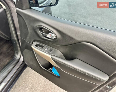 Джип Cherokee 2017 у Вінниці на Automoto.ua Сірий Джип Cherokee, об'ємом двигуна 2.4 л та пробігом 136 тис. км за 16777 $, фото 79 на Automoto.ua