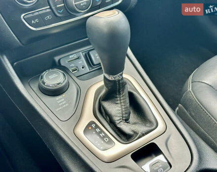 Джип Cherokee 2017 у Вінниці на Automoto.ua Сірий Джип Cherokee, об'ємом двигуна 2.4 л та пробігом 136 тис. км за 16777 $, фото 59 на Automoto.ua