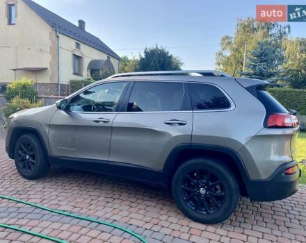 Серый Джип Чероки, объемом двигателя 2.36 л и пробегом 139 тыс. км за 13500 $, фото 1 на Automoto.ua