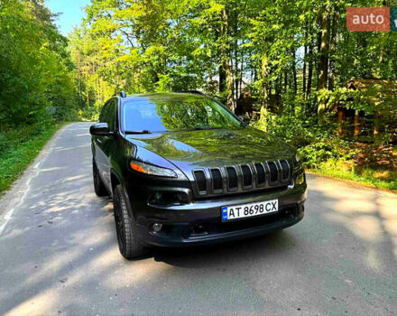 Серый Джип Чероки, объемом двигателя 3.24 л и пробегом 133 тыс. км за 15000 $, фото 2 на Automoto.ua