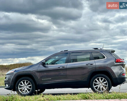 Джип Cherokee 2017 у Вінниці на Automoto.ua Сірий Джип Cherokee, об'ємом двигуна 2.4 л та пробігом 136 тис. км за 16777 $, фото 34 на Automoto.ua