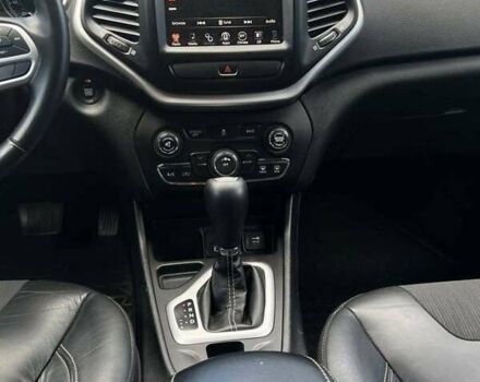 Серый Джип Чероки, объемом двигателя 2.36 л и пробегом 110 тыс. км за 11000 $, фото 3 на Automoto.ua