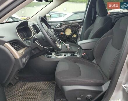 Серый Джип Чероки, объемом двигателя 3.24 л и пробегом 75 тыс. км за 3000 $, фото 6 на Automoto.ua