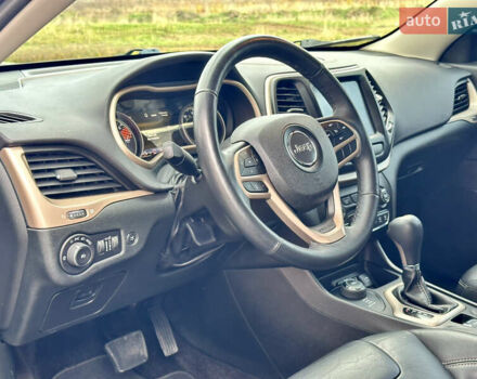 Джип Cherokee 2017 у Вінниці на Automoto.ua Сірий Джип Cherokee, об'ємом двигуна 2.4 л та пробігом 136 тис. км за 16777 $, фото 51 на Automoto.ua