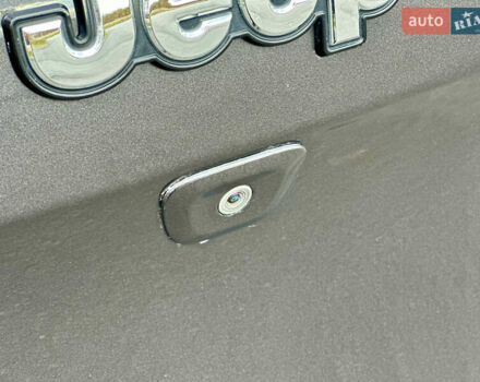 Джип Cherokee 2017 у Вінниці на Automoto.ua Сірий Джип Cherokee, об'ємом двигуна 2.4 л та пробігом 136 тис. км за 16777 $, фото 43 на Automoto.ua