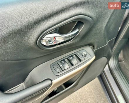 Джип Cherokee 2017 у Вінниці на Automoto.ua Сірий Джип Cherokee, об'ємом двигуна 2.4 л та пробігом 136 тис. км за 16777 $, фото 49 на Automoto.ua