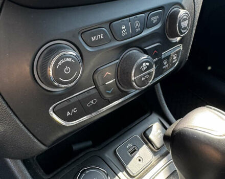 Серый Джип Чероки, объемом двигателя 2.4 л и пробегом 110 тыс. км за 21000 $, фото 7 на Automoto.ua