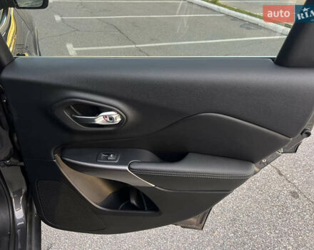 Джип Cherokee 2018 у Києві на Automoto.ua Сірий Джип Cherokee, об'ємом двигуна 3.24 л та пробігом 103 тис. км за 17800 $, фото 32 на Automoto.ua