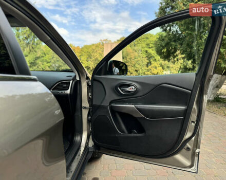 Сірий Джип Cherokee, об'ємом двигуна 3.24 л та пробігом 92 тис. км за 16500 $, фото 19 на Automoto.ua