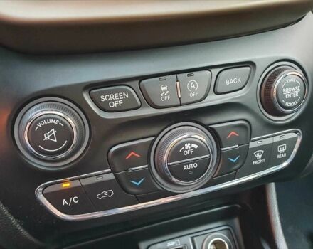 Сірий Джип Cherokee, об'ємом двигуна 0 л та пробігом 90 тис. км за 11500 $, фото 8 на Automoto.ua