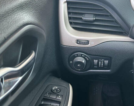 Серый Джип Чероки, объемом двигателя 3.24 л и пробегом 52 тыс. км за 15800 $, фото 12 на Automoto.ua