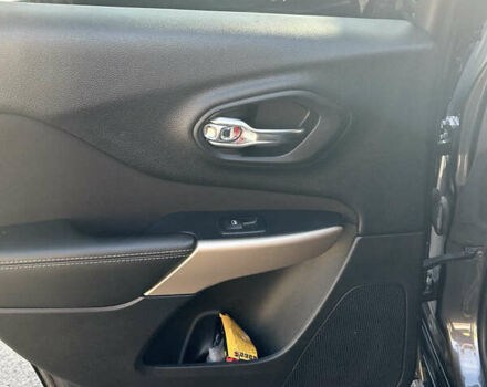 Серый Джип Чероки, объемом двигателя 3.24 л и пробегом 52 тыс. км за 15800 $, фото 10 на Automoto.ua