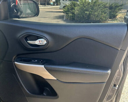 Серый Джип Чероки, объемом двигателя 3.24 л и пробегом 52 тыс. км за 15800 $, фото 11 на Automoto.ua