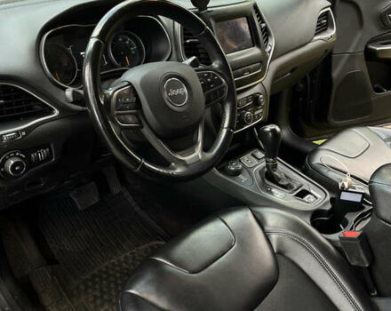 Джип Чероки 2018 в Киеве на Automoto.ua Серый Джип Чероки, объемом двигателя 2.36 л и пробегом 205 тыс. км за 14500 $, фото 5 на Automoto.ua