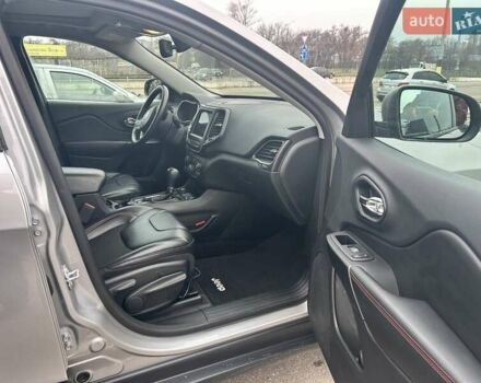 Серый Джип Чероки, объемом двигателя 1.99 л и пробегом 132 тыс. км за 18500 $, фото 10 на Automoto.ua