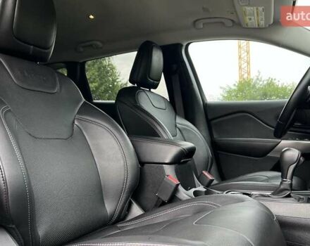 Сірий Джип Cherokee, об'ємом двигуна 2 л та пробігом 28 тис. км за 20690 $, фото 10 на Automoto.ua