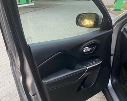 Серый Джип Чероки, объемом двигателя 2.36 л и пробегом 176 тыс. км за 16200 $, фото 21 на Automoto.ua