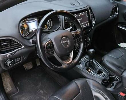Джип Cherokee 2018 у Рівному на Automoto.ua Сірий Джип Cherokee, об'ємом двигуна 3.24 л та пробігом 150 тис. км за 19800 $, фото 5 на Automoto.ua