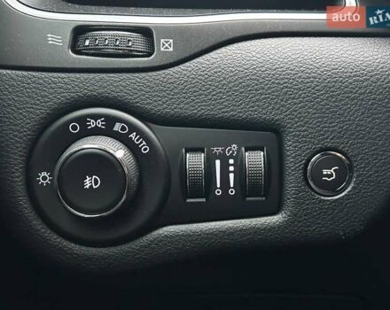 Сірий Джип Cherokee, об'ємом двигуна 3.24 л та пробігом 91 тис. км за 23290 $, фото 17 на Automoto.ua