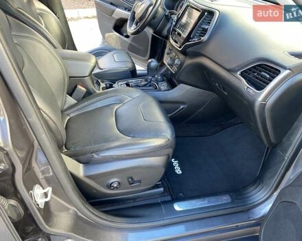 Серый Джип Чероки, объемом двигателя 2 л и пробегом 130 тыс. км за 18300 $, фото 11 на Automoto.ua