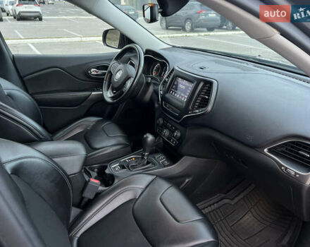 Джип Cherokee 2018 у Києві на Automoto.ua Сірий Джип Cherokee, об'ємом двигуна 3.24 л та пробігом 103 тис. км за 17800 $, фото 23 на Automoto.ua